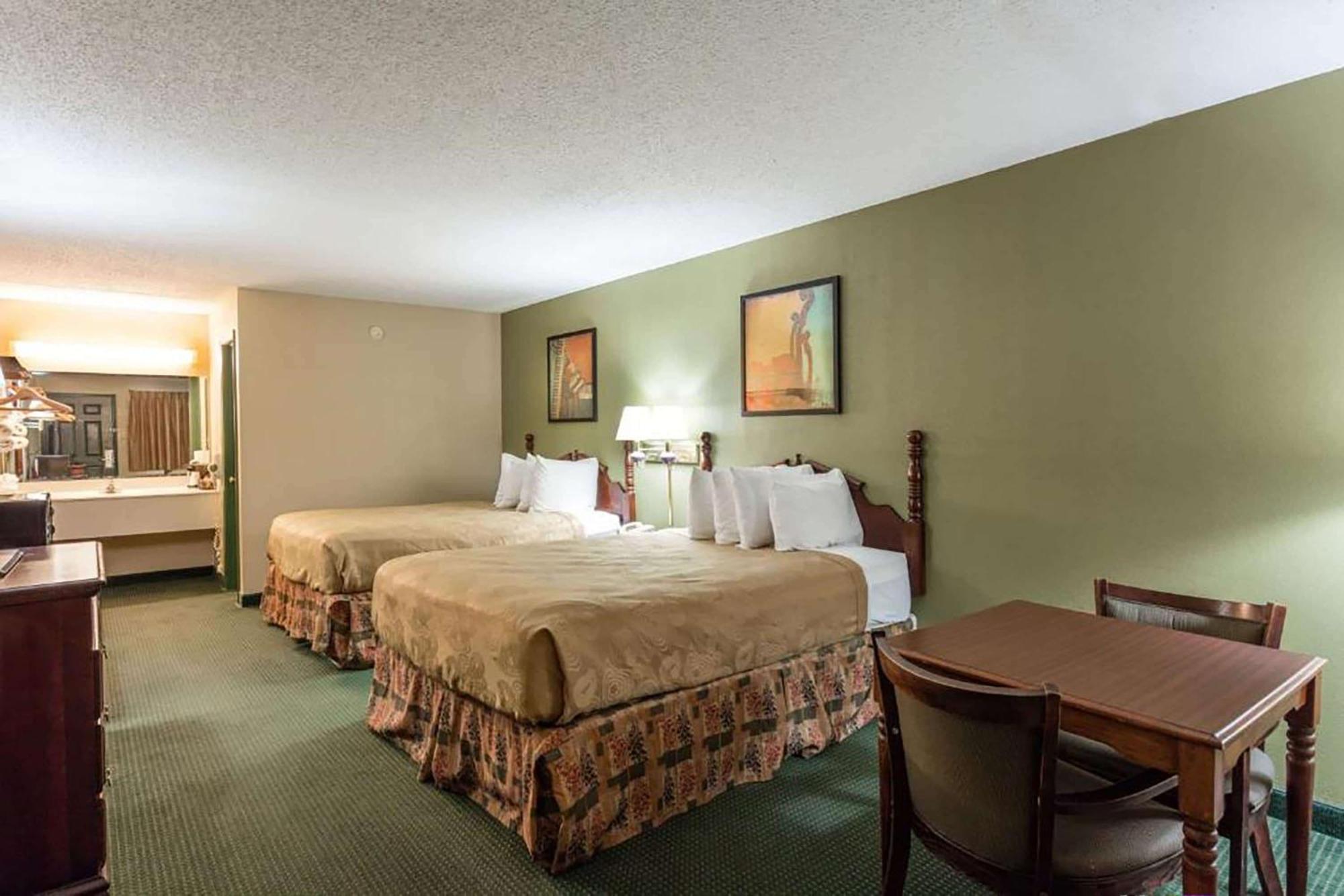 Angel Inn Near Imax, A Travelodge By Wyndham Branson Eksteriør billede