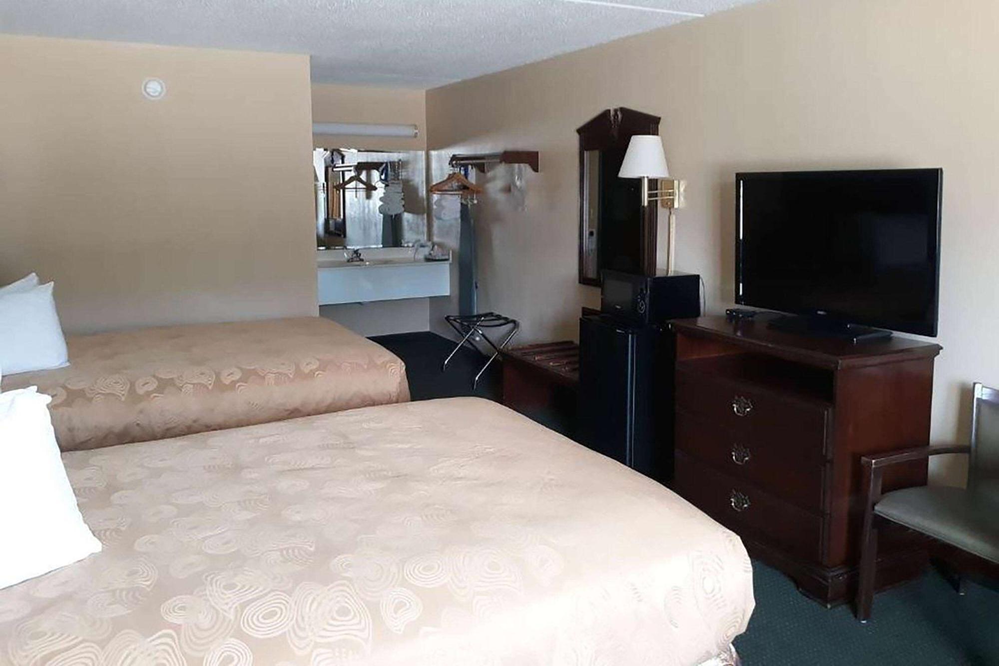 Angel Inn Near Imax, A Travelodge By Wyndham Branson Eksteriør billede