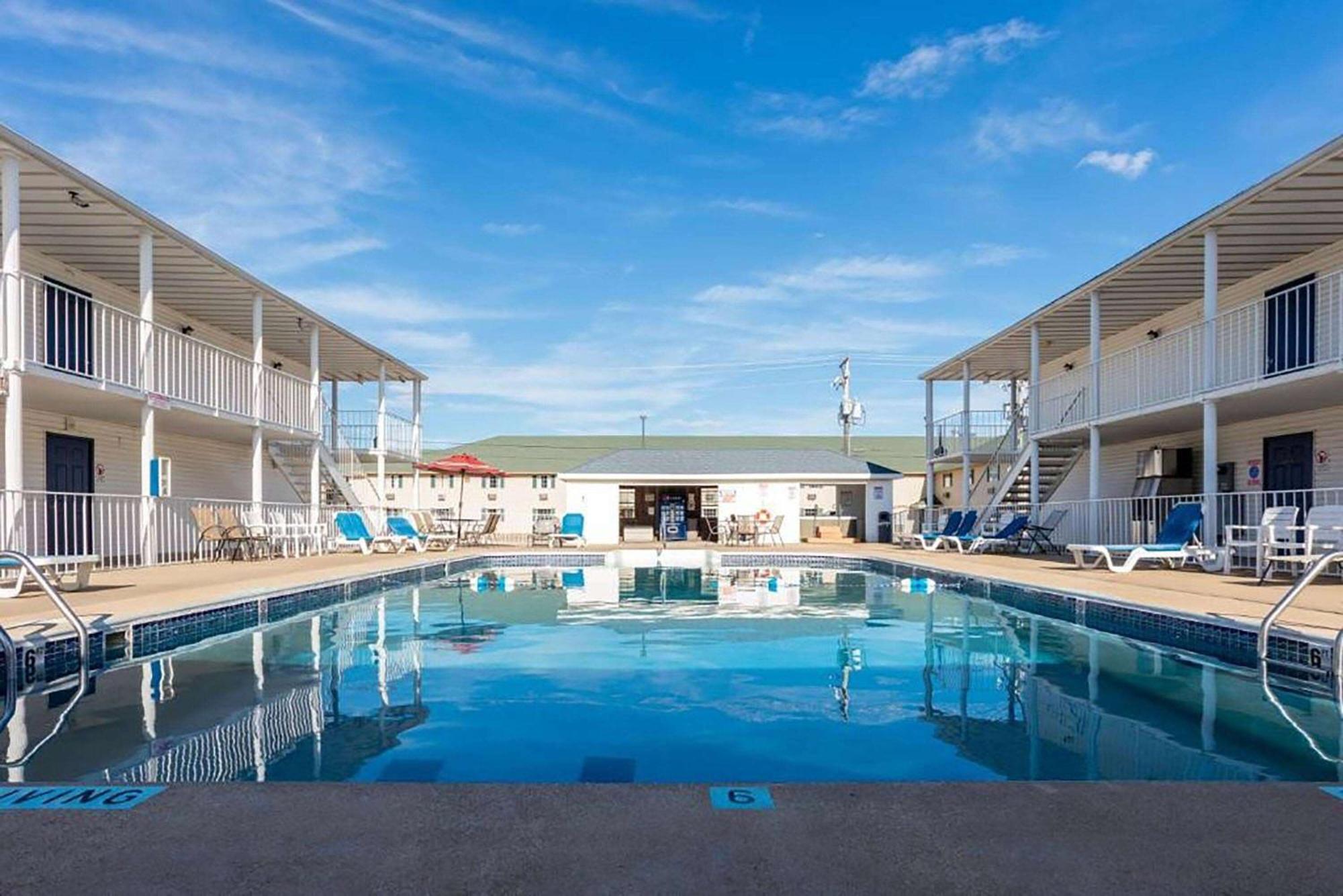 Angel Inn Near Imax, A Travelodge By Wyndham Branson Eksteriør billede