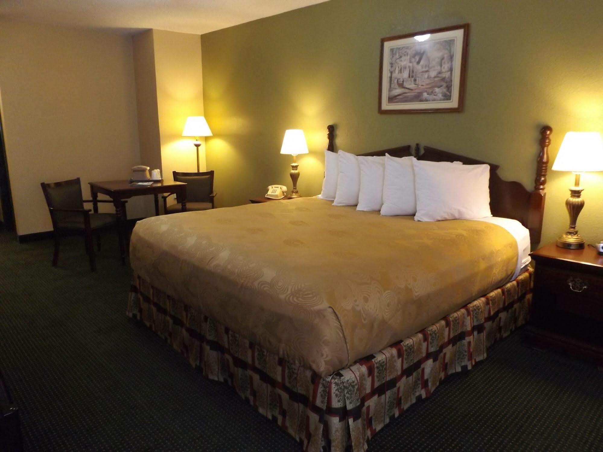 Angel Inn Near Imax, A Travelodge By Wyndham Branson Eksteriør billede