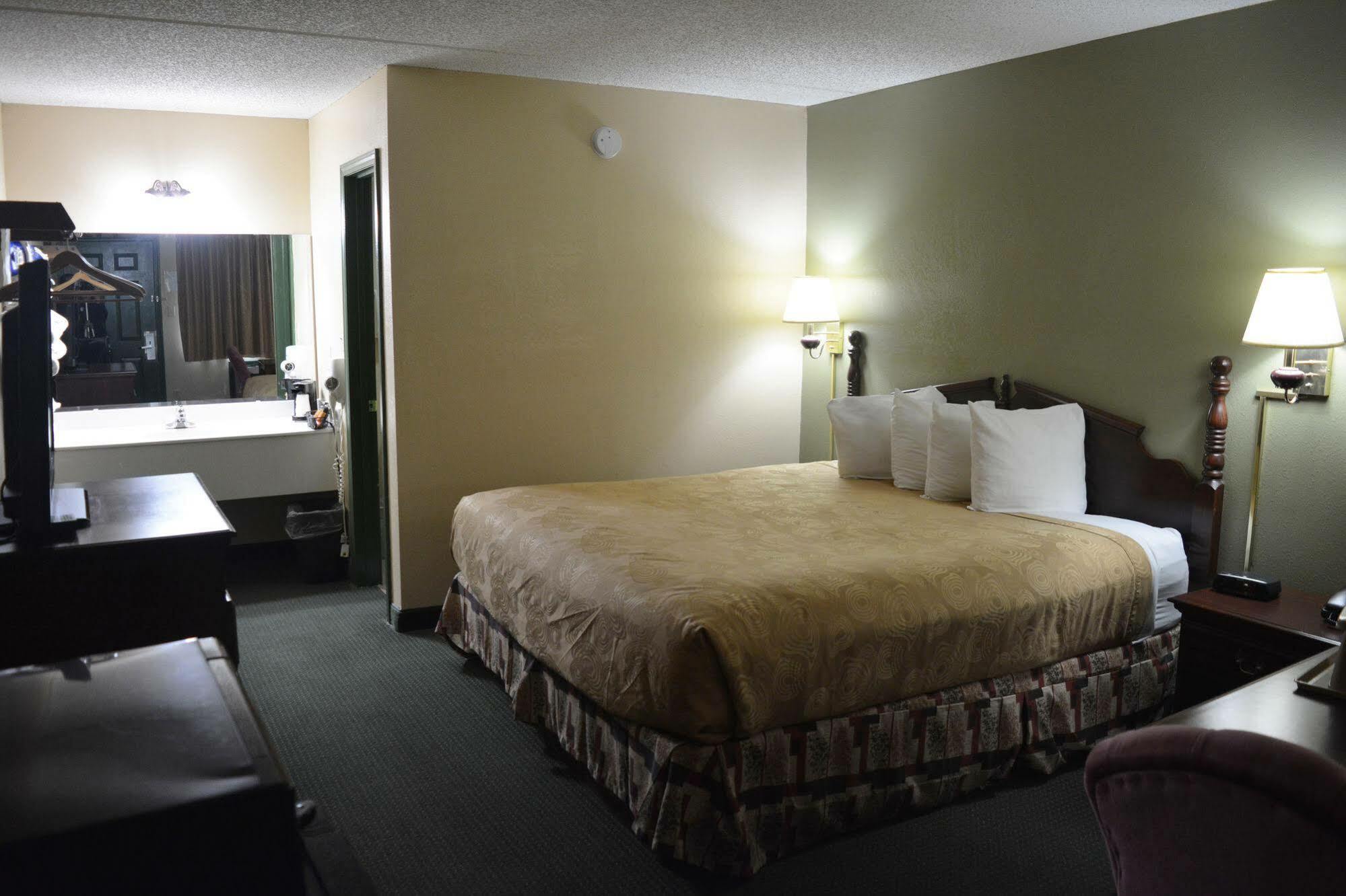 Angel Inn Near Imax, A Travelodge By Wyndham Branson Eksteriør billede