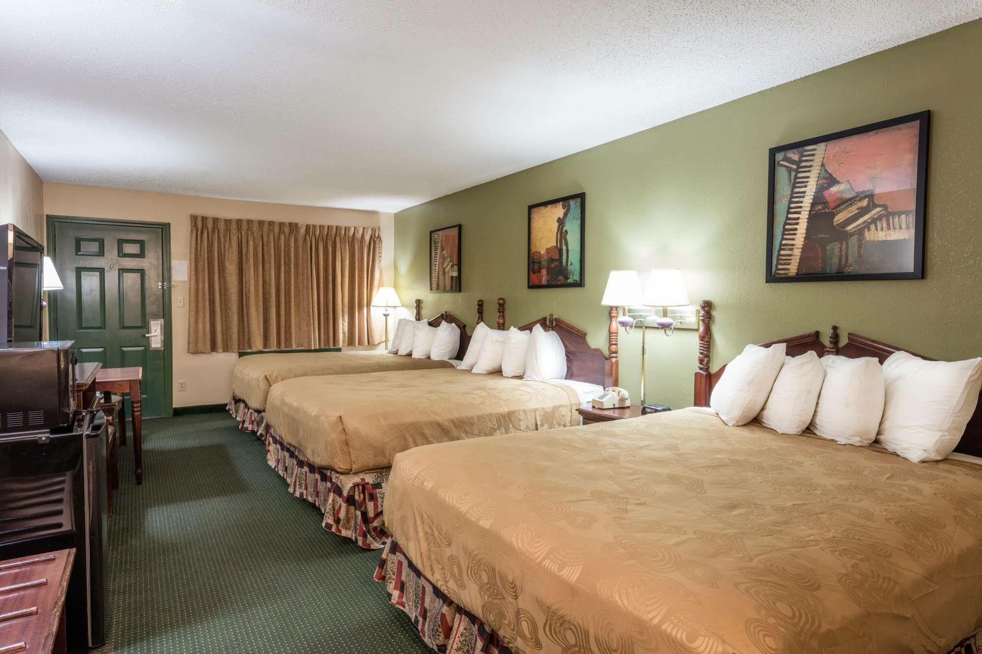 Angel Inn Near Imax, A Travelodge By Wyndham Branson Eksteriør billede
