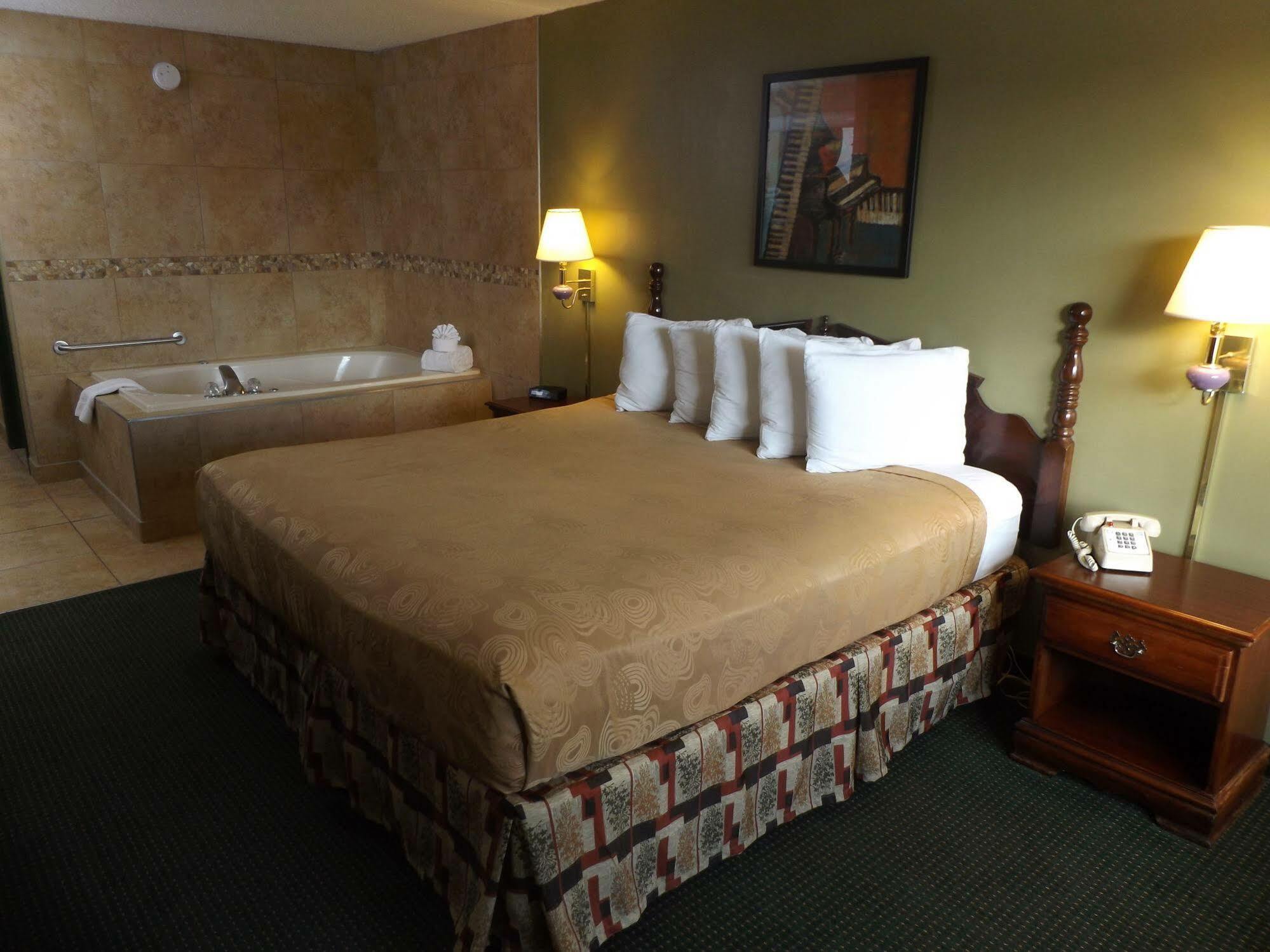 Angel Inn Near Imax, A Travelodge By Wyndham Branson Eksteriør billede