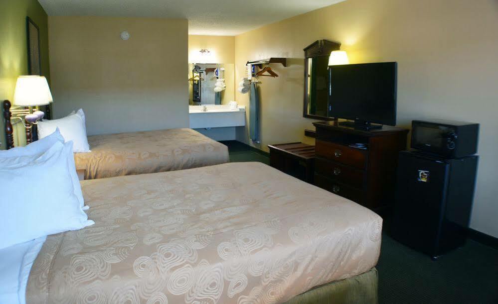 Angel Inn Near Imax, A Travelodge By Wyndham Branson Eksteriør billede